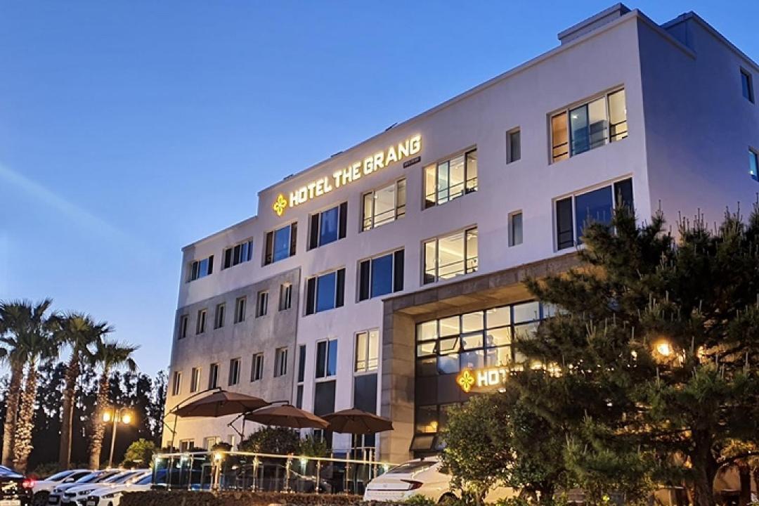 Hotel The Grang Jungmun Seogwipo Exterior photo