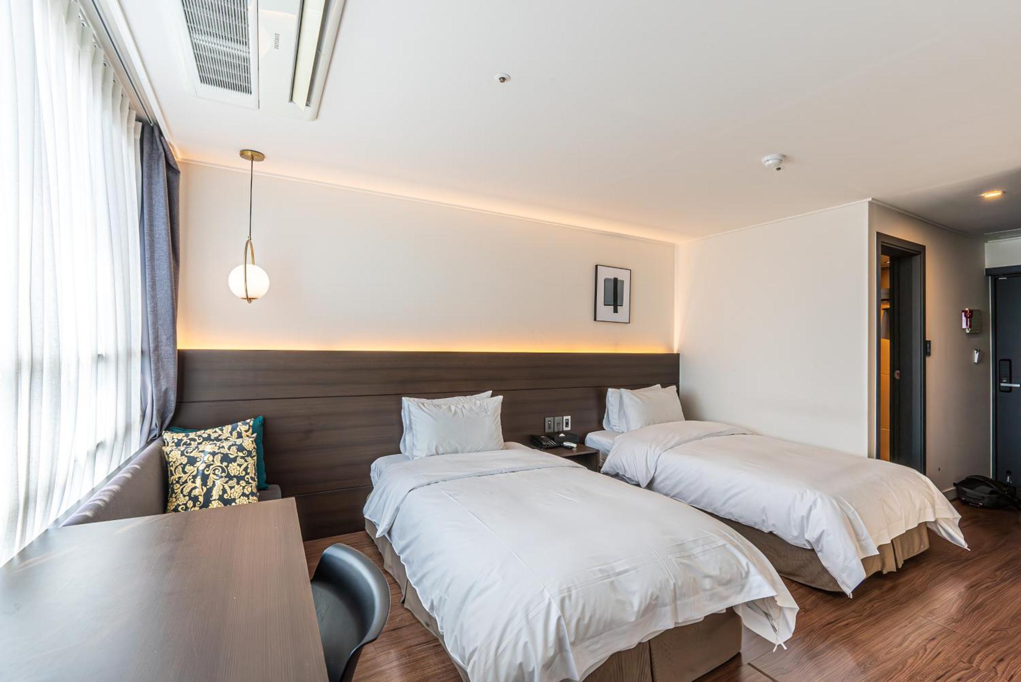 Hotel The Grang Jungmun Seogwipo Exterior photo
