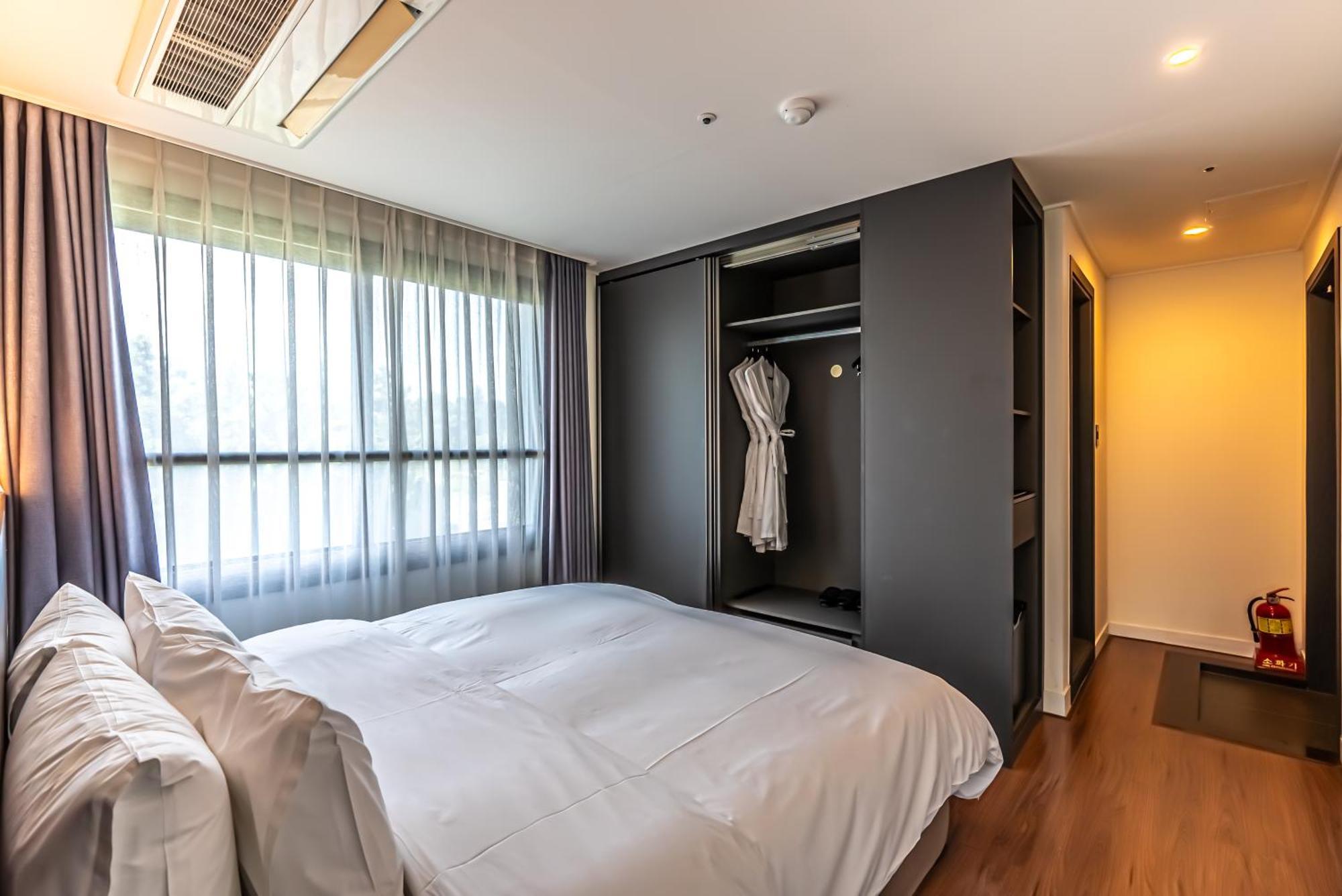Hotel The Grang Jungmun Seogwipo Exterior photo