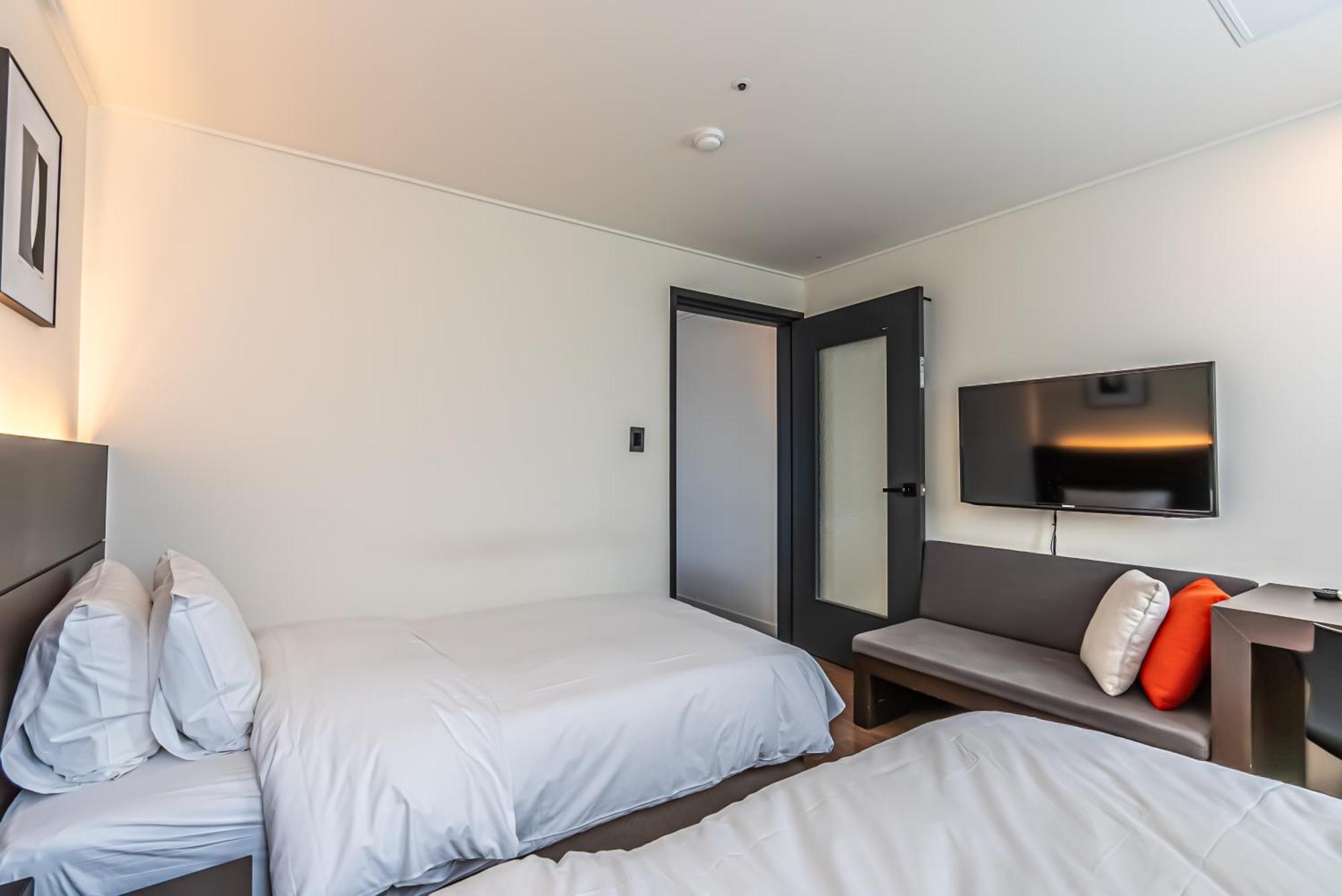 Hotel The Grang Jungmun Seogwipo Exterior photo