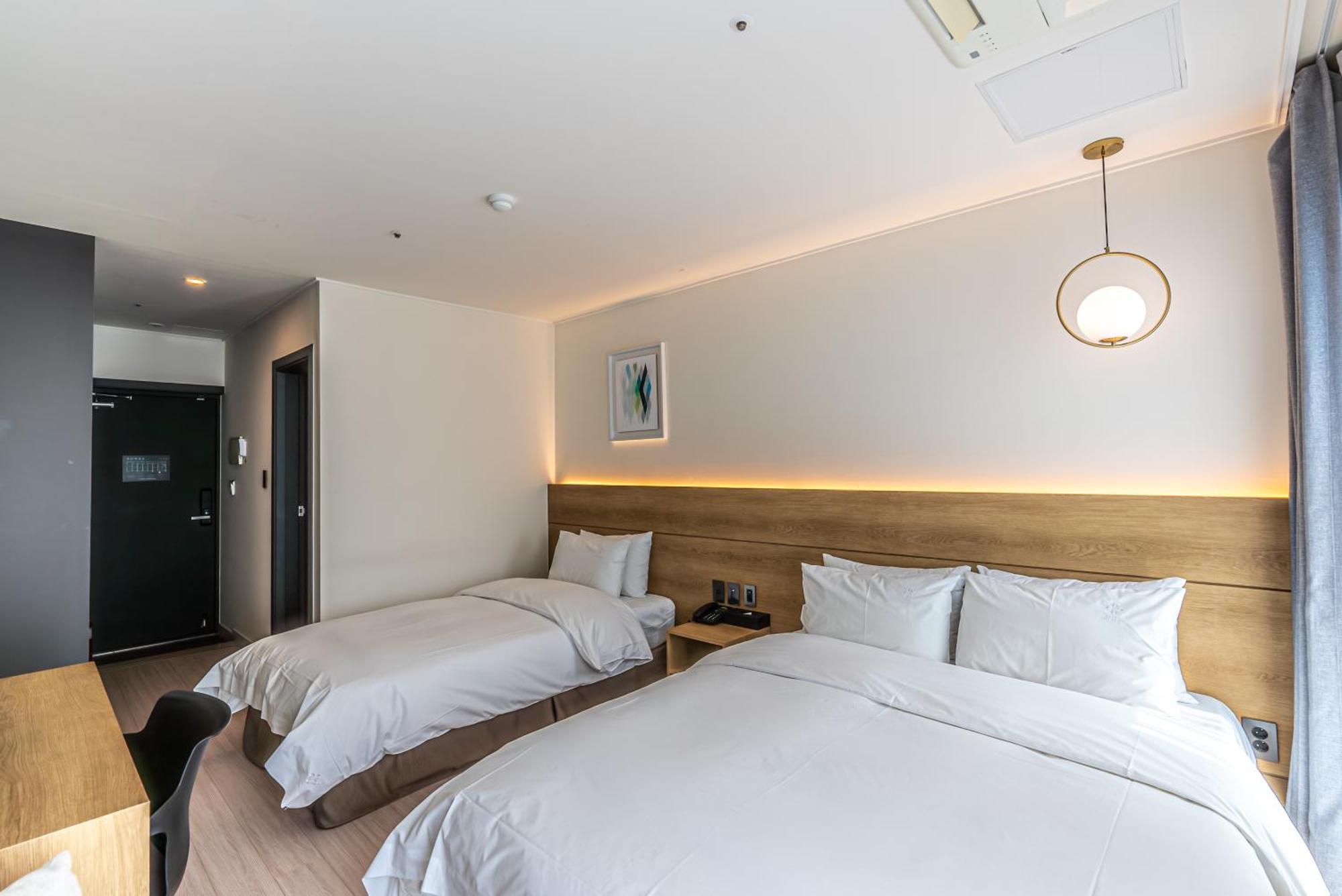 Hotel The Grang Jungmun Seogwipo Exterior photo
