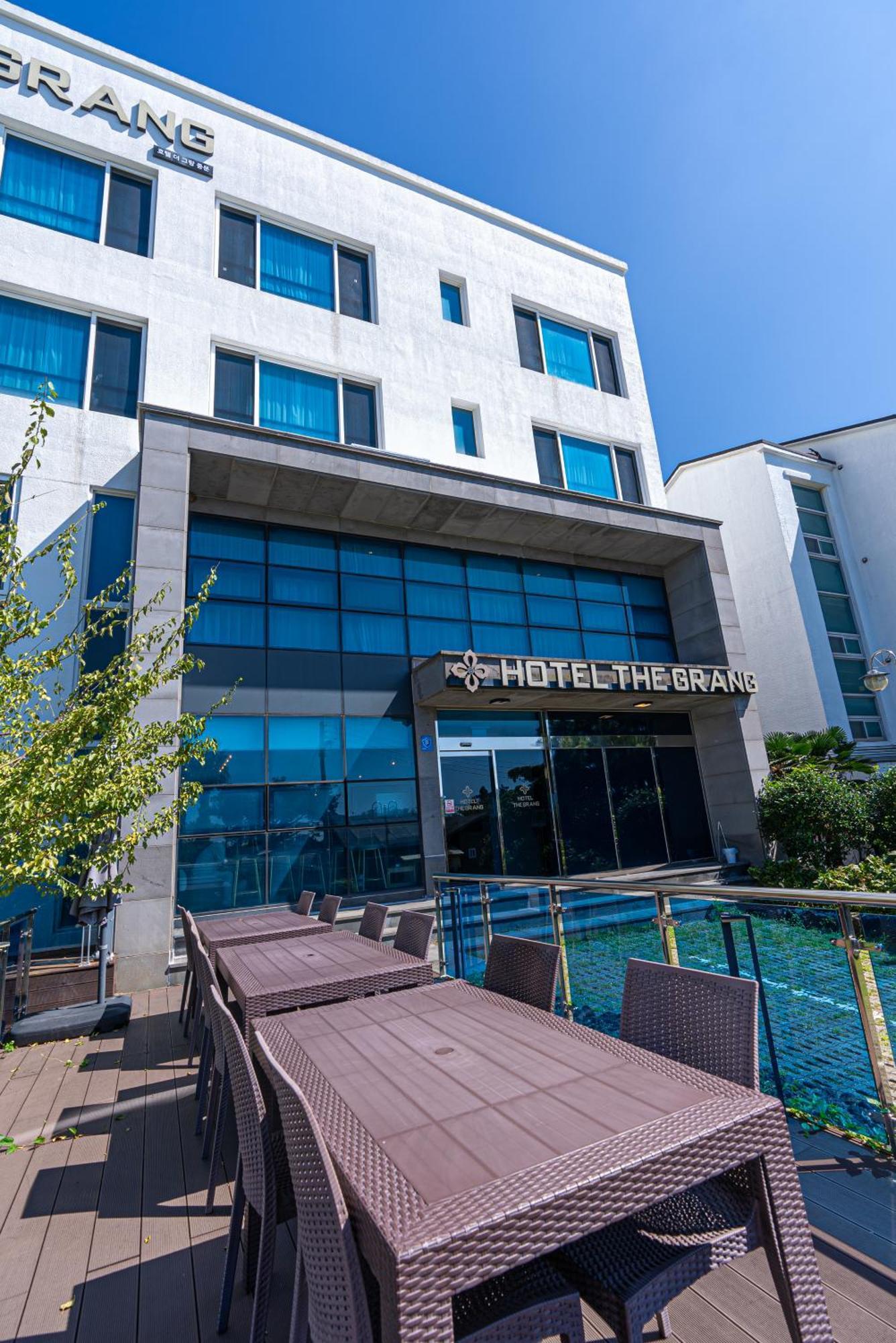 Hotel The Grang Jungmun Seogwipo Exterior photo