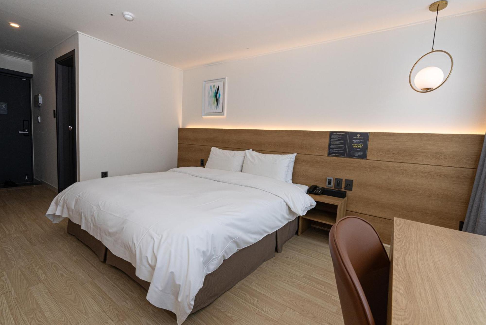Hotel The Grang Jungmun Seogwipo Exterior photo