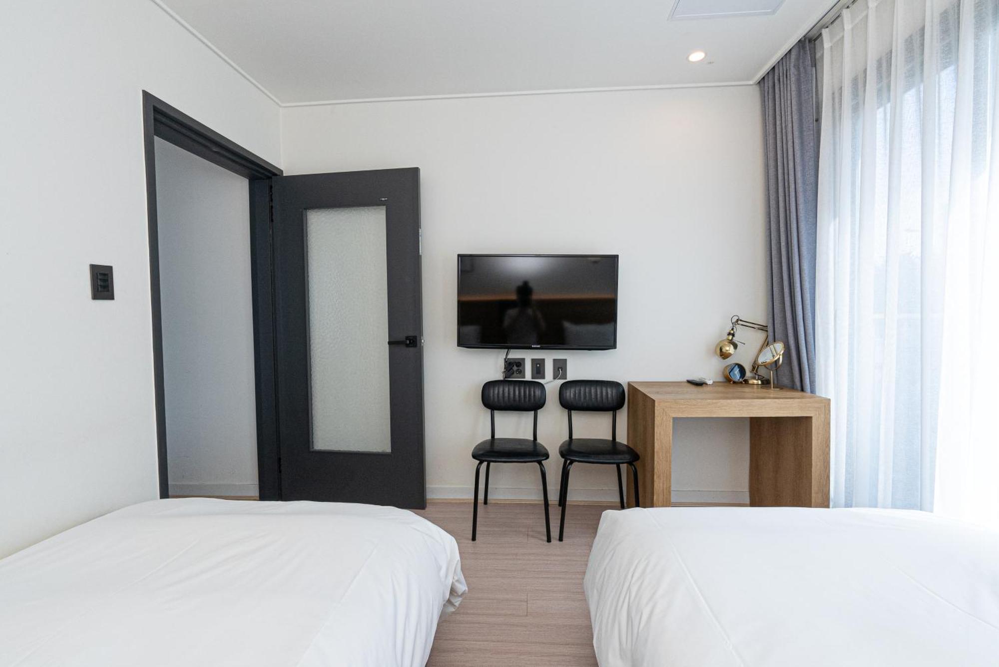 Hotel The Grang Jungmun Seogwipo Exterior photo