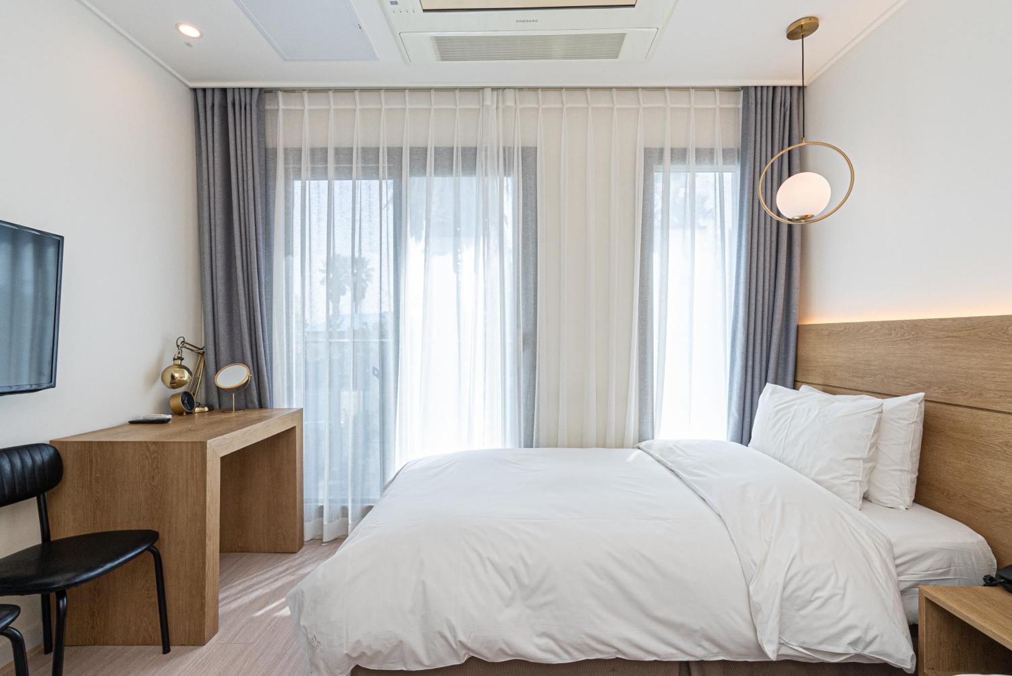 Hotel The Grang Jungmun Seogwipo Exterior photo