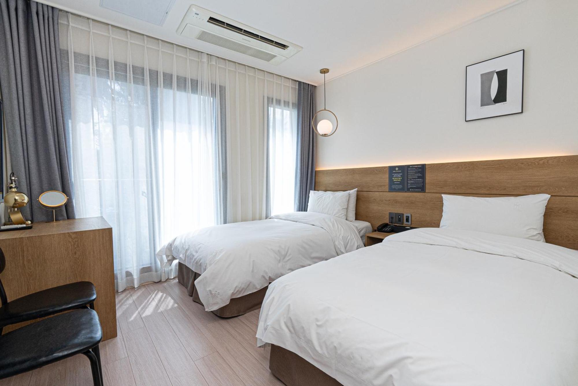 Hotel The Grang Jungmun Seogwipo Exterior photo